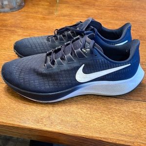 Like new pair of Nike zoom Pegasus size 13 men’s shoes